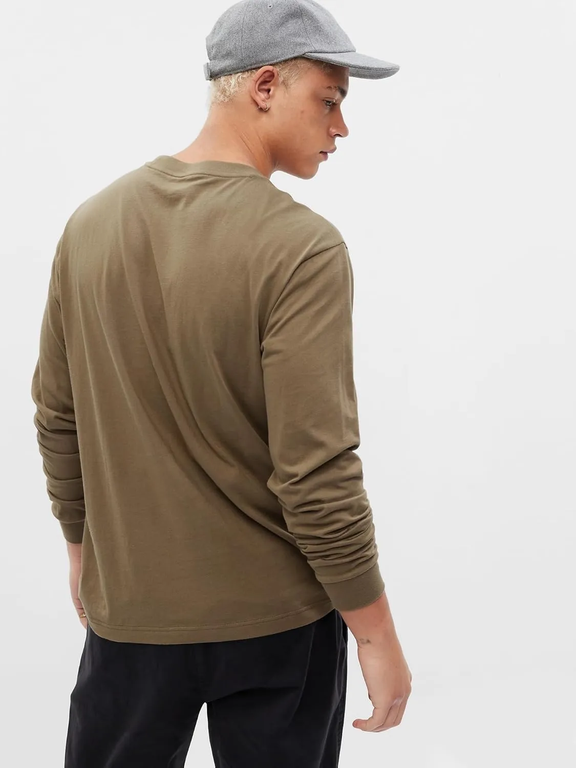 GAP Men's Long Sleeve Heavyweight Original Pocket Crewneck T-Shirt